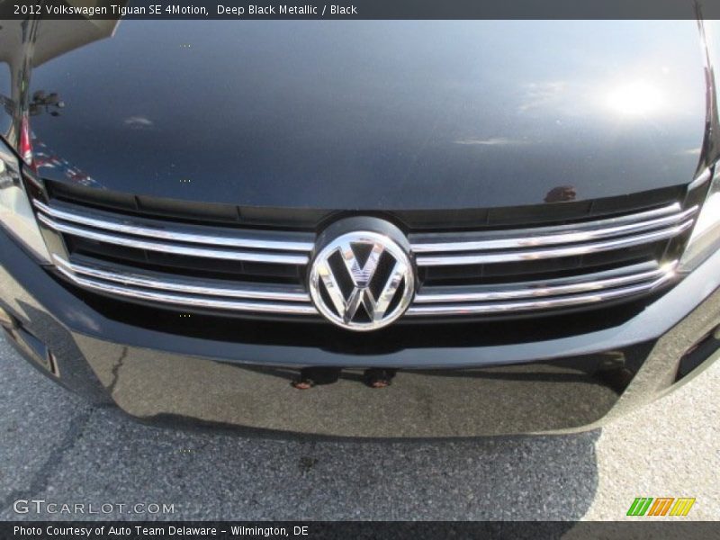 Deep Black Metallic / Black 2012 Volkswagen Tiguan SE 4Motion