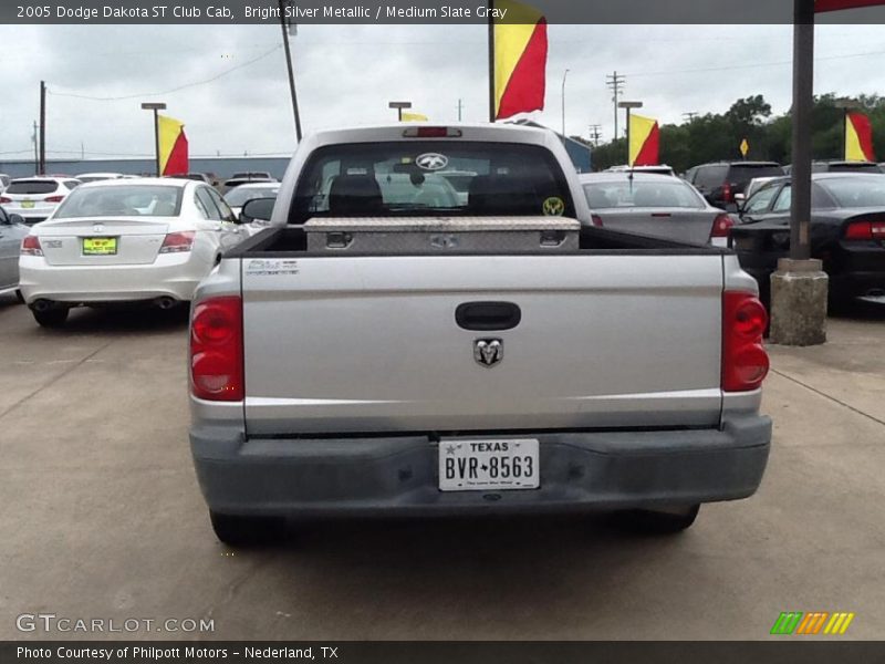 Bright Silver Metallic / Medium Slate Gray 2005 Dodge Dakota ST Club Cab