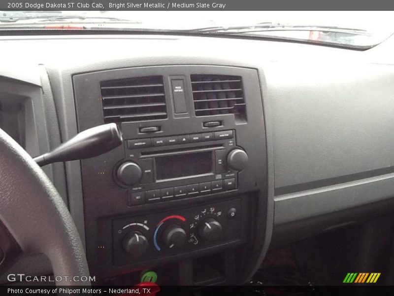 Bright Silver Metallic / Medium Slate Gray 2005 Dodge Dakota ST Club Cab
