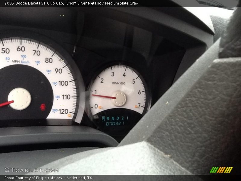 Bright Silver Metallic / Medium Slate Gray 2005 Dodge Dakota ST Club Cab