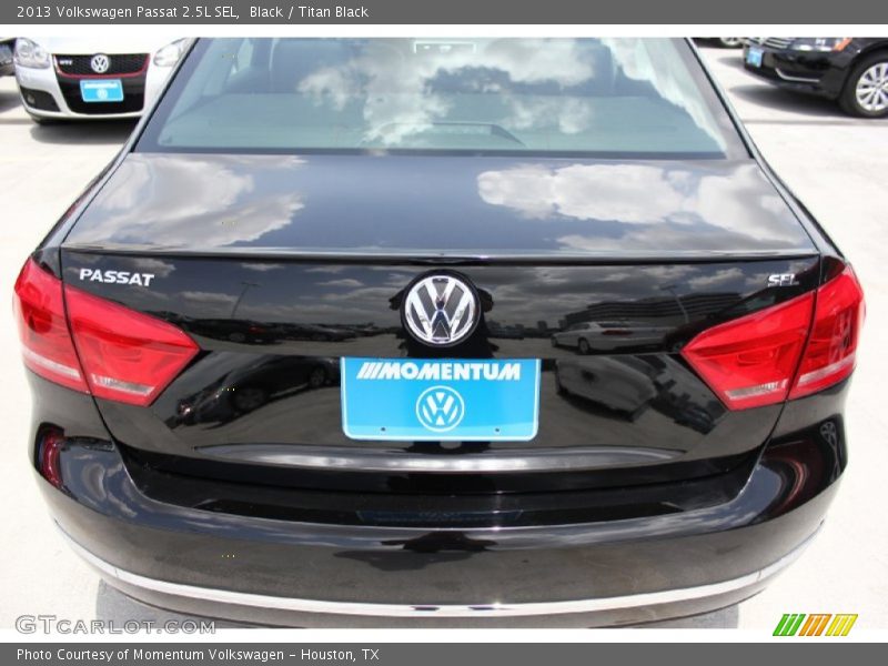 Black / Titan Black 2013 Volkswagen Passat 2.5L SEL