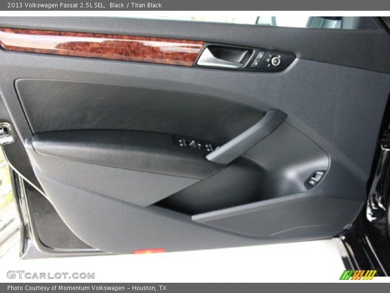 Black / Titan Black 2013 Volkswagen Passat 2.5L SEL