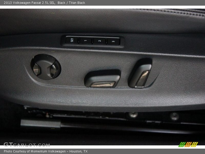Black / Titan Black 2013 Volkswagen Passat 2.5L SEL