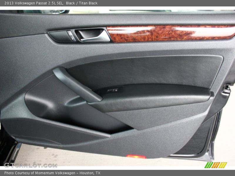 Black / Titan Black 2013 Volkswagen Passat 2.5L SEL
