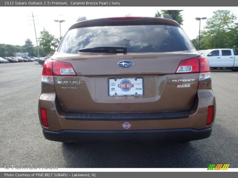 Caramel Bronze Pearl / Ivory 2013 Subaru Outback 2.5i Premium