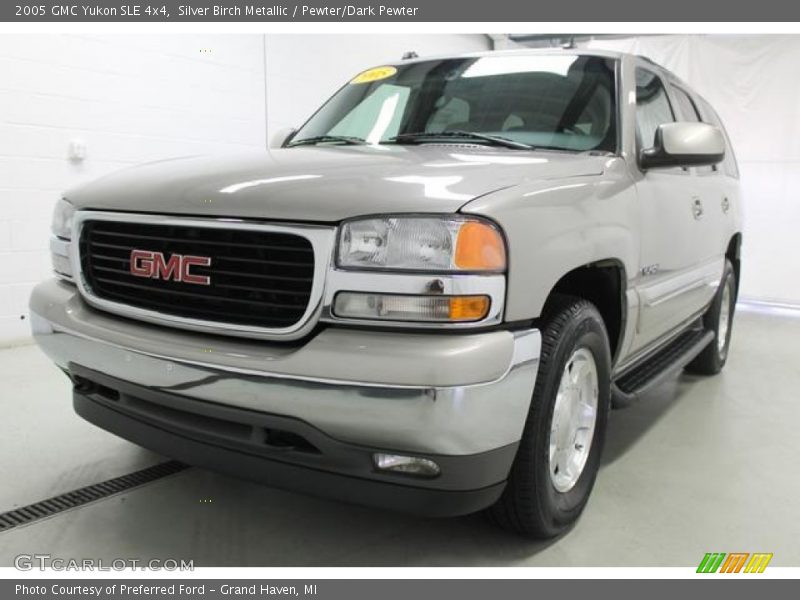 Silver Birch Metallic / Pewter/Dark Pewter 2005 GMC Yukon SLE 4x4