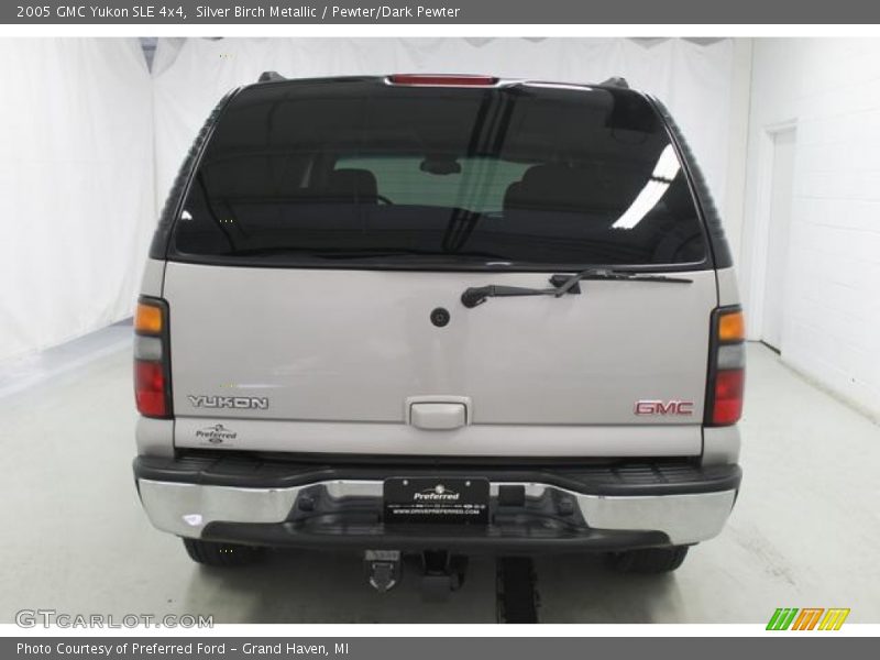 Silver Birch Metallic / Pewter/Dark Pewter 2005 GMC Yukon SLE 4x4