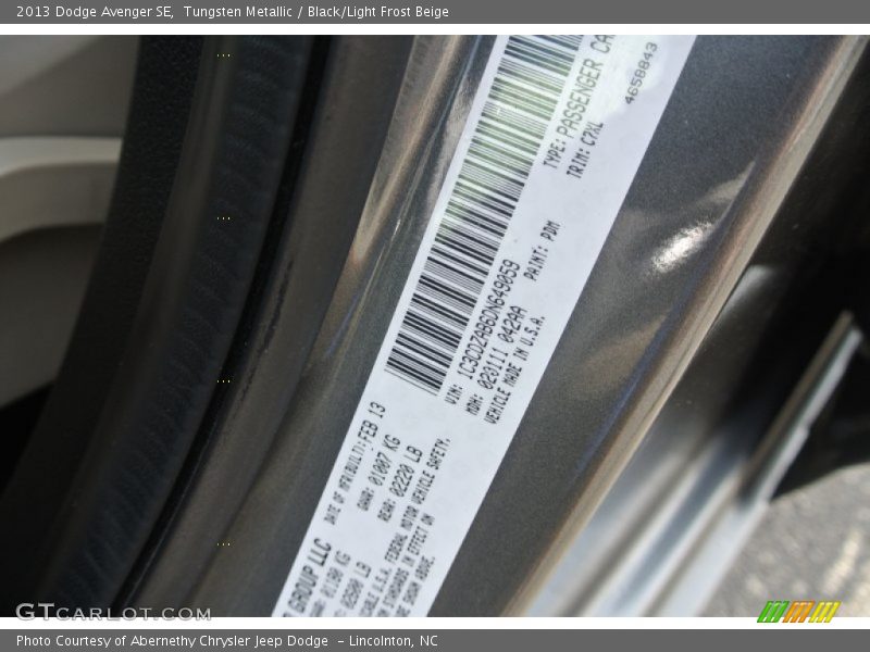 Tungsten Metallic / Black/Light Frost Beige 2013 Dodge Avenger SE