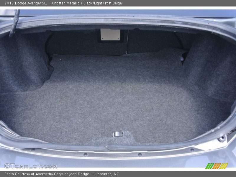 Tungsten Metallic / Black/Light Frost Beige 2013 Dodge Avenger SE