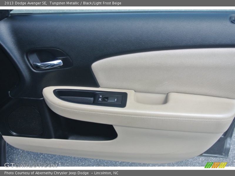 Tungsten Metallic / Black/Light Frost Beige 2013 Dodge Avenger SE