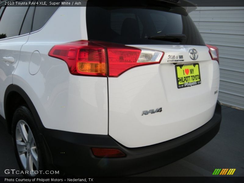 Super White / Ash 2013 Toyota RAV4 XLE