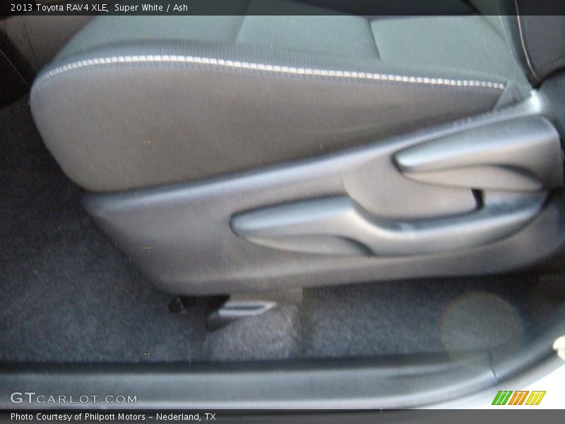 Super White / Ash 2013 Toyota RAV4 XLE