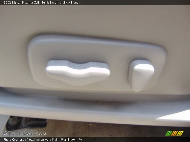 Sunlit Sand Metallic / Blond 2002 Nissan Maxima GLE