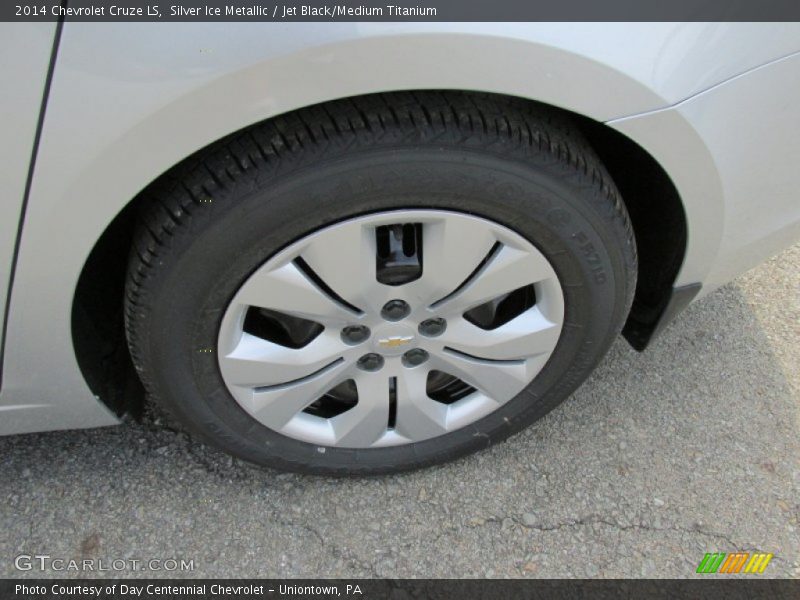 Silver Ice Metallic / Jet Black/Medium Titanium 2014 Chevrolet Cruze LS