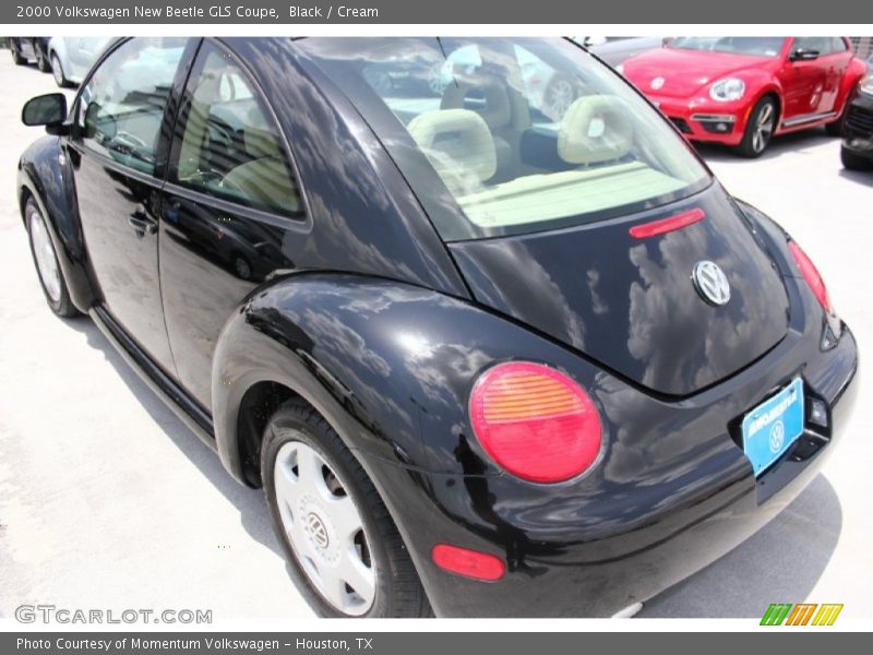 Black / Cream 2000 Volkswagen New Beetle GLS Coupe