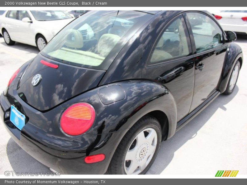 Black / Cream 2000 Volkswagen New Beetle GLS Coupe