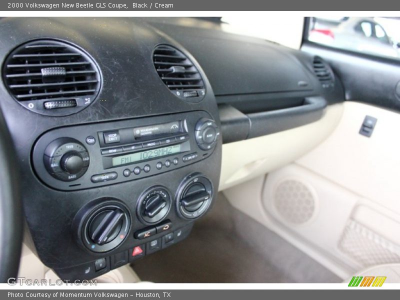 Black / Cream 2000 Volkswagen New Beetle GLS Coupe