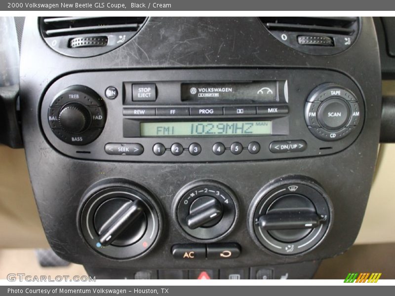 Black / Cream 2000 Volkswagen New Beetle GLS Coupe