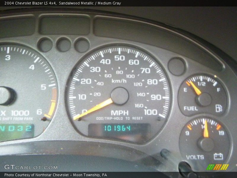 Sandalwood Metallic / Medium Gray 2004 Chevrolet Blazer LS 4x4