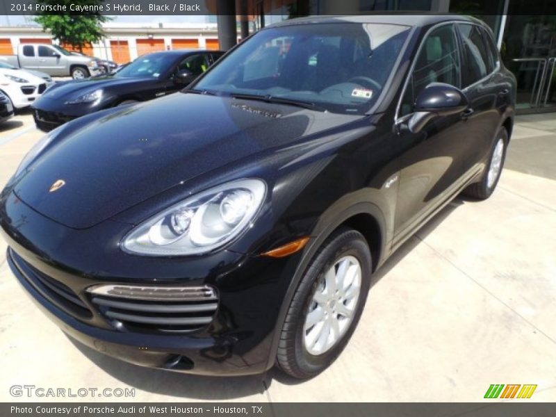 Front 3/4 View of 2014 Cayenne S Hybrid