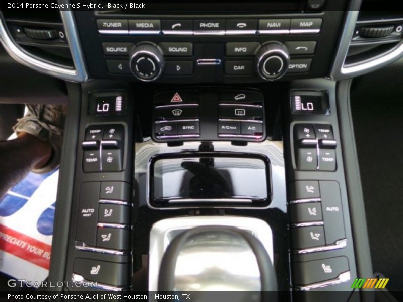 Controls of 2014 Cayenne S Hybrid