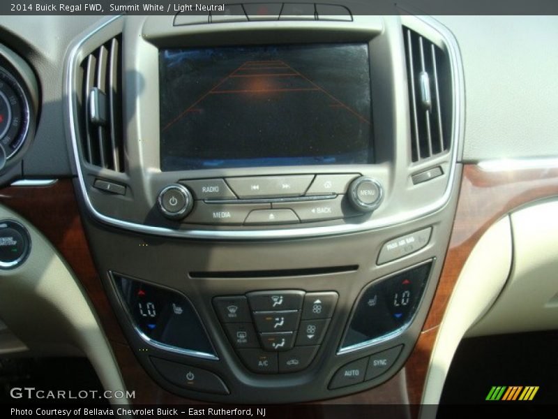 Summit White / Light Neutral 2014 Buick Regal FWD