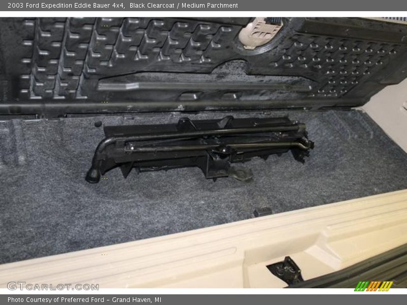 Black Clearcoat / Medium Parchment 2003 Ford Expedition Eddie Bauer 4x4