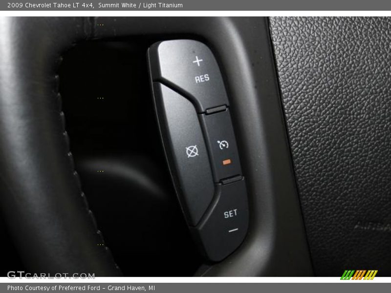 Summit White / Light Titanium 2009 Chevrolet Tahoe LT 4x4