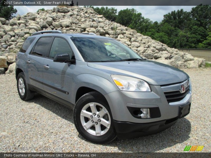 Silver Pearl / Black 2007 Saturn Outlook XE