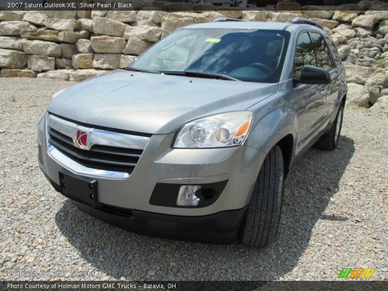 Silver Pearl / Black 2007 Saturn Outlook XE
