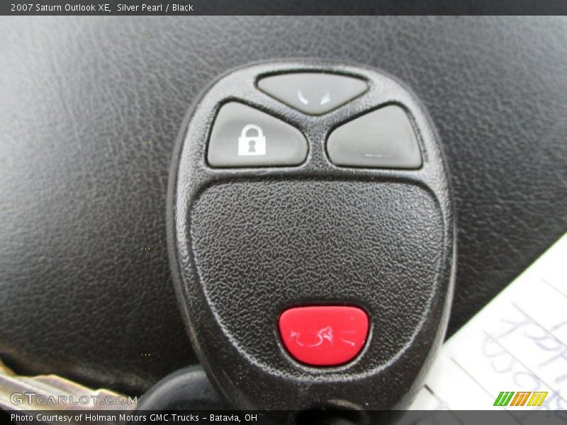 Silver Pearl / Black 2007 Saturn Outlook XE