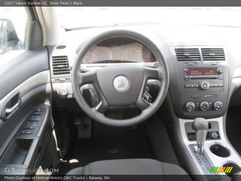 Silver Pearl / Black 2007 Saturn Outlook XE