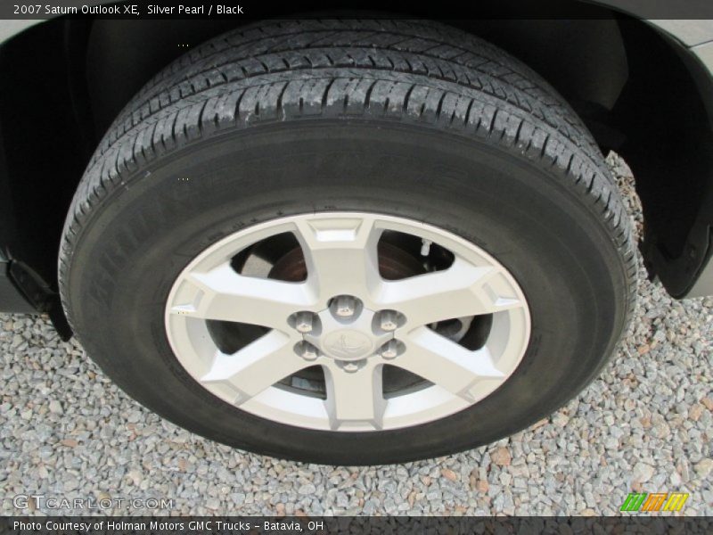 Silver Pearl / Black 2007 Saturn Outlook XE