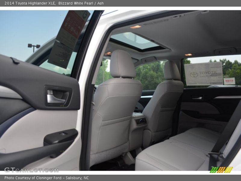Blizzard White Pearl / Ash 2014 Toyota Highlander XLE