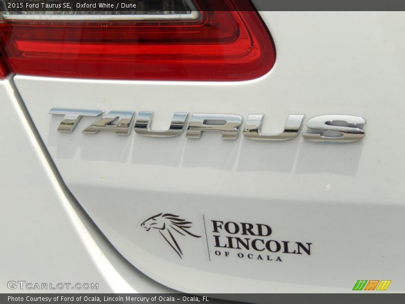 Oxford White / Dune 2015 Ford Taurus SE