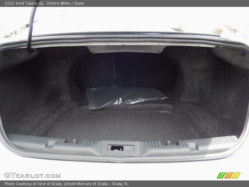 Oxford White / Dune 2015 Ford Taurus SE