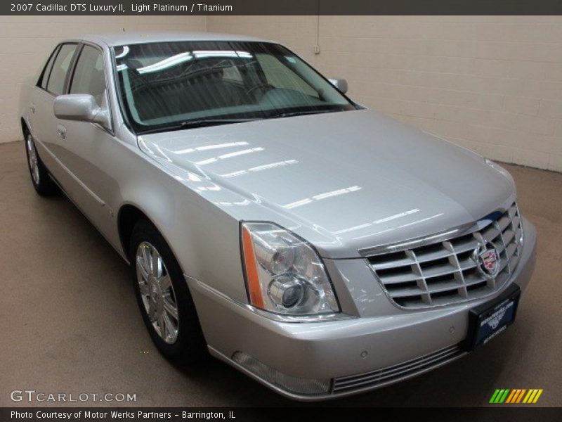 Light Platinum / Titanium 2007 Cadillac DTS Luxury II