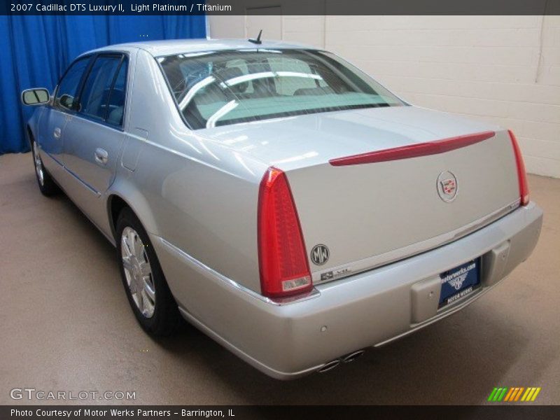 Light Platinum / Titanium 2007 Cadillac DTS Luxury II