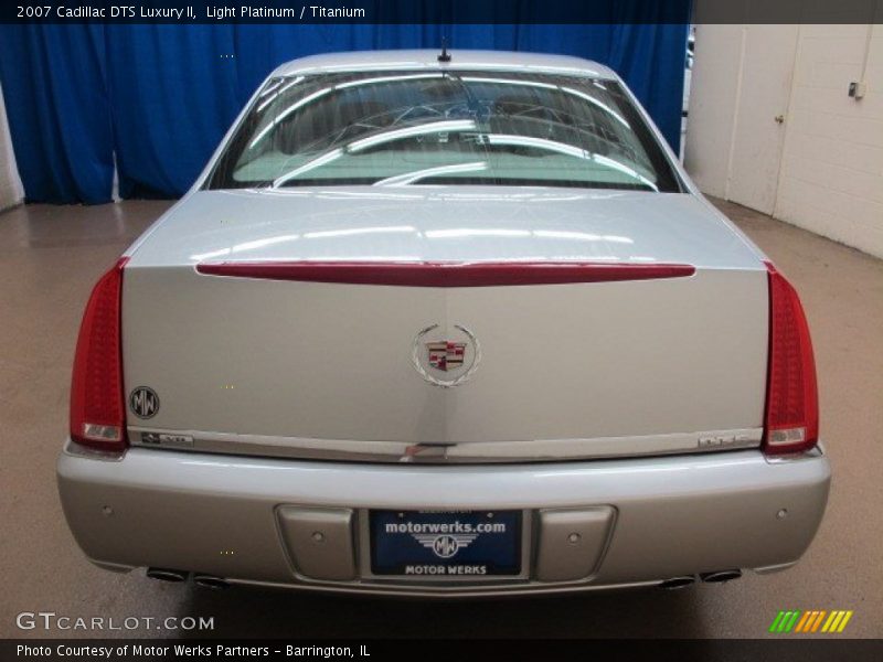 Light Platinum / Titanium 2007 Cadillac DTS Luxury II