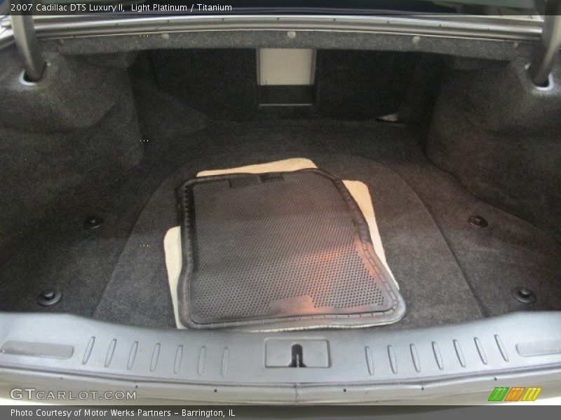 Light Platinum / Titanium 2007 Cadillac DTS Luxury II