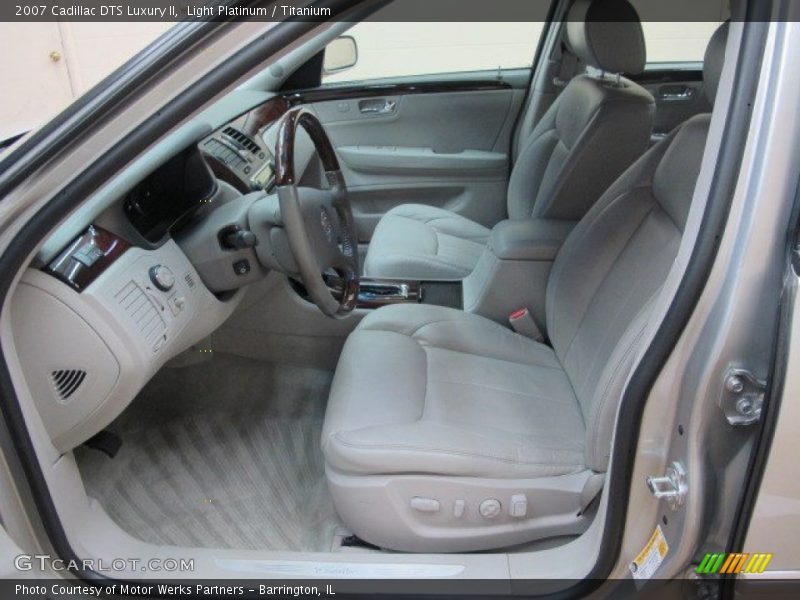 Light Platinum / Titanium 2007 Cadillac DTS Luxury II