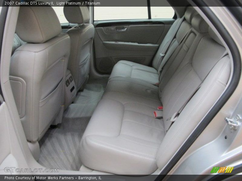 Light Platinum / Titanium 2007 Cadillac DTS Luxury II