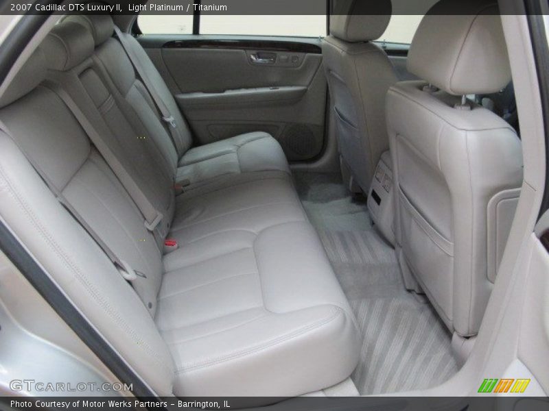 Light Platinum / Titanium 2007 Cadillac DTS Luxury II