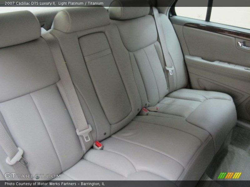 Light Platinum / Titanium 2007 Cadillac DTS Luxury II