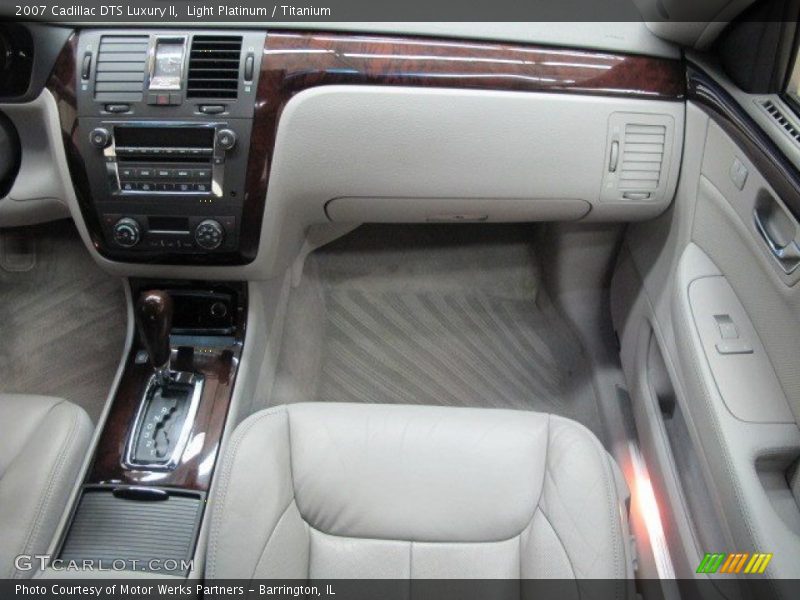 Light Platinum / Titanium 2007 Cadillac DTS Luxury II