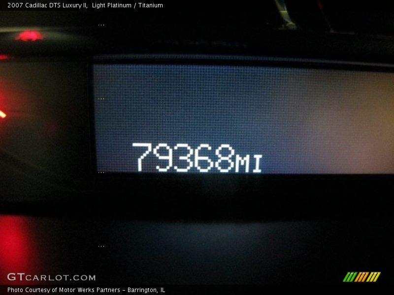 Light Platinum / Titanium 2007 Cadillac DTS Luxury II