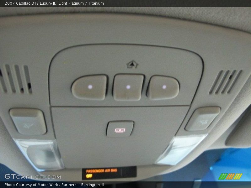 Light Platinum / Titanium 2007 Cadillac DTS Luxury II