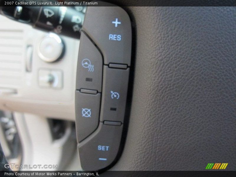 Light Platinum / Titanium 2007 Cadillac DTS Luxury II