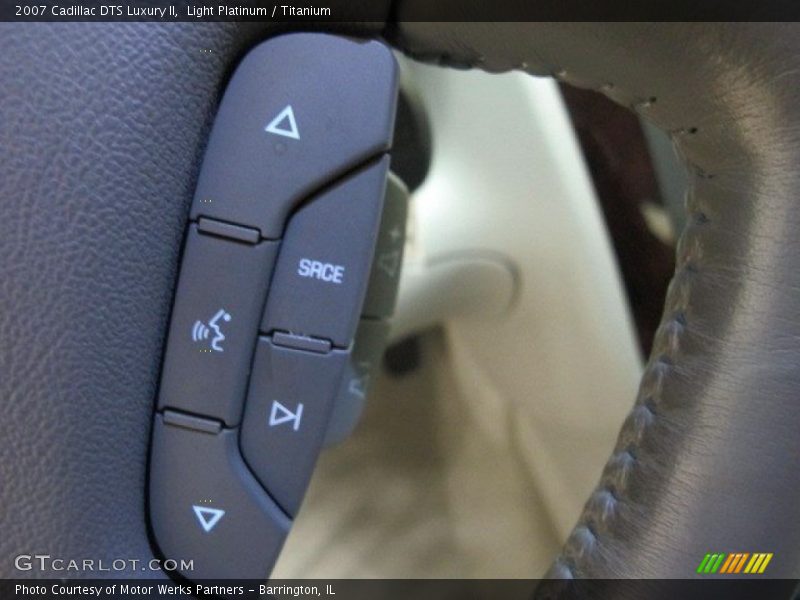 Light Platinum / Titanium 2007 Cadillac DTS Luxury II