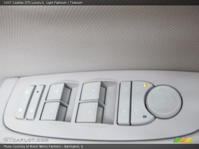 Light Platinum / Titanium 2007 Cadillac DTS Luxury II